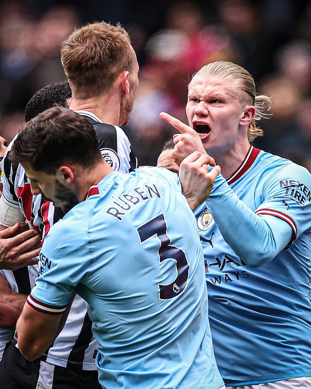 费耶诺德训练开放日，今晨主帅复盘引欢呼，西甲在即，资深球员宣示担当(费耶诺德vs埃因霍温)