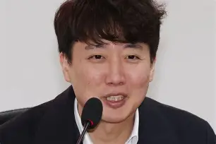 8-?q%S?92?糃T囵蕭鎭]E?A.醚*壛春?B